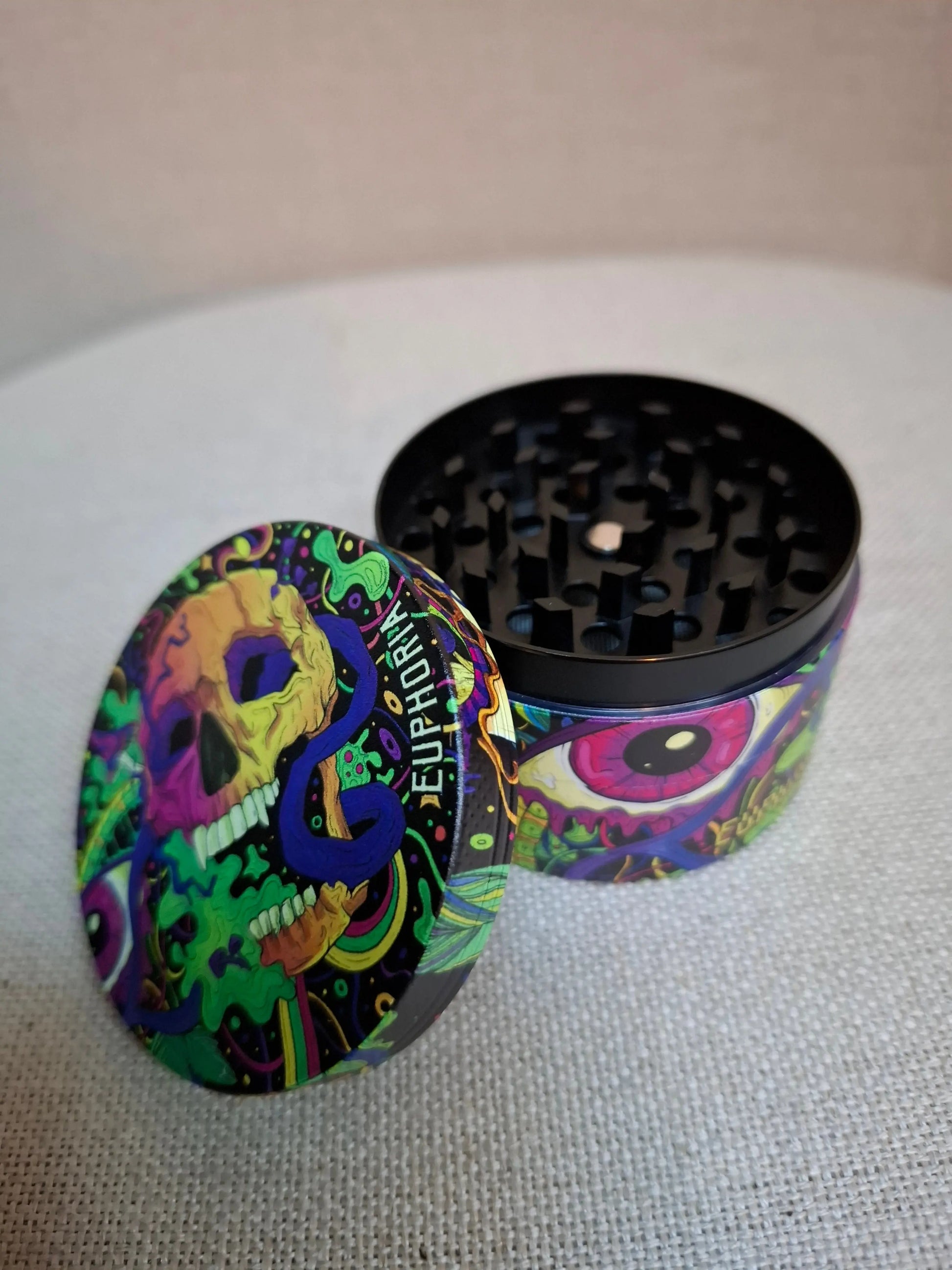 💀 Grinder Euphoria – Design Psychédélique &amp; Efficacité Ultime CBD Shop The Garden Bio