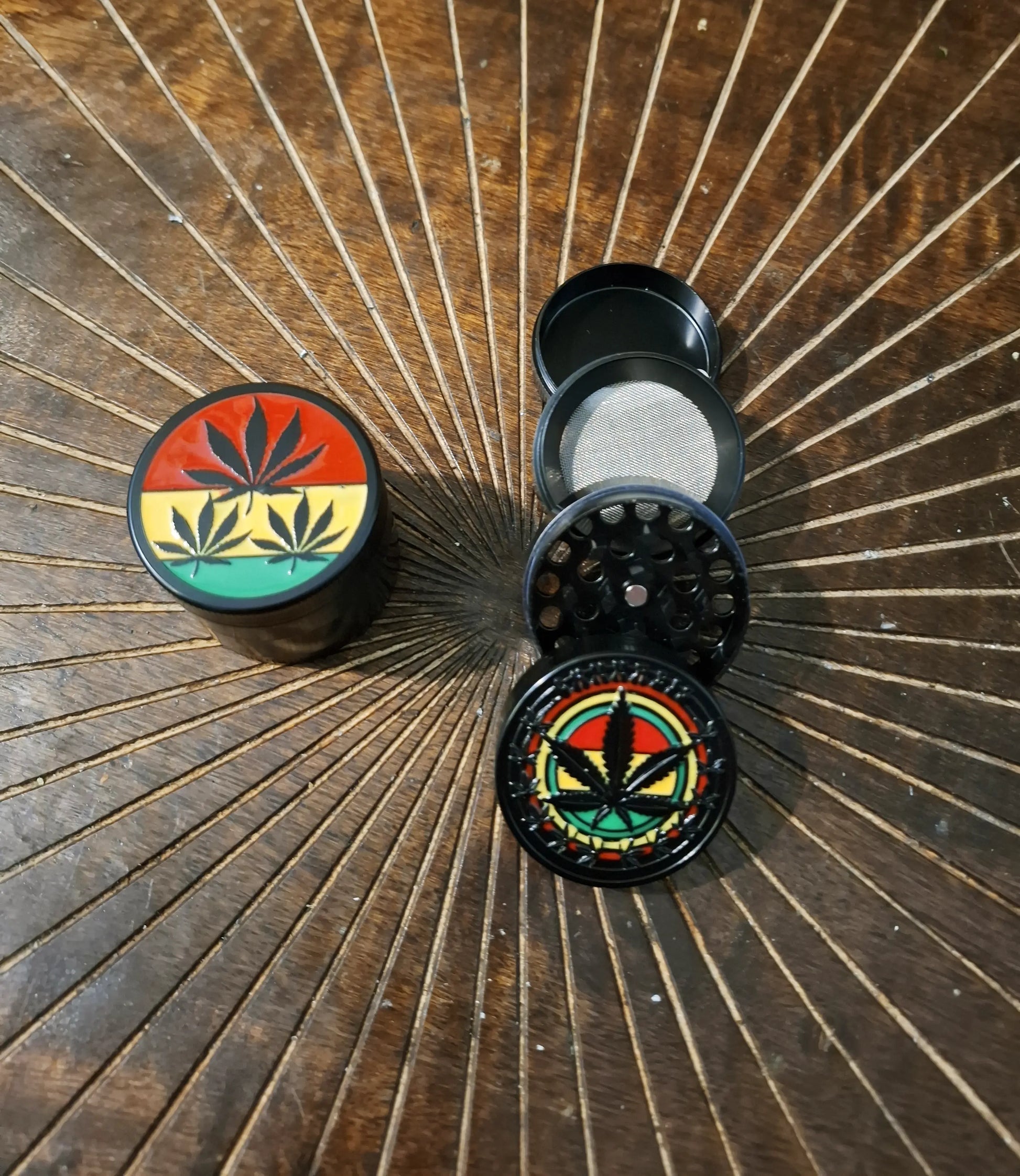 GRINDER NASS BLACK LEAF RASTA BLACK 40MM CBD Shop The Garden Bio